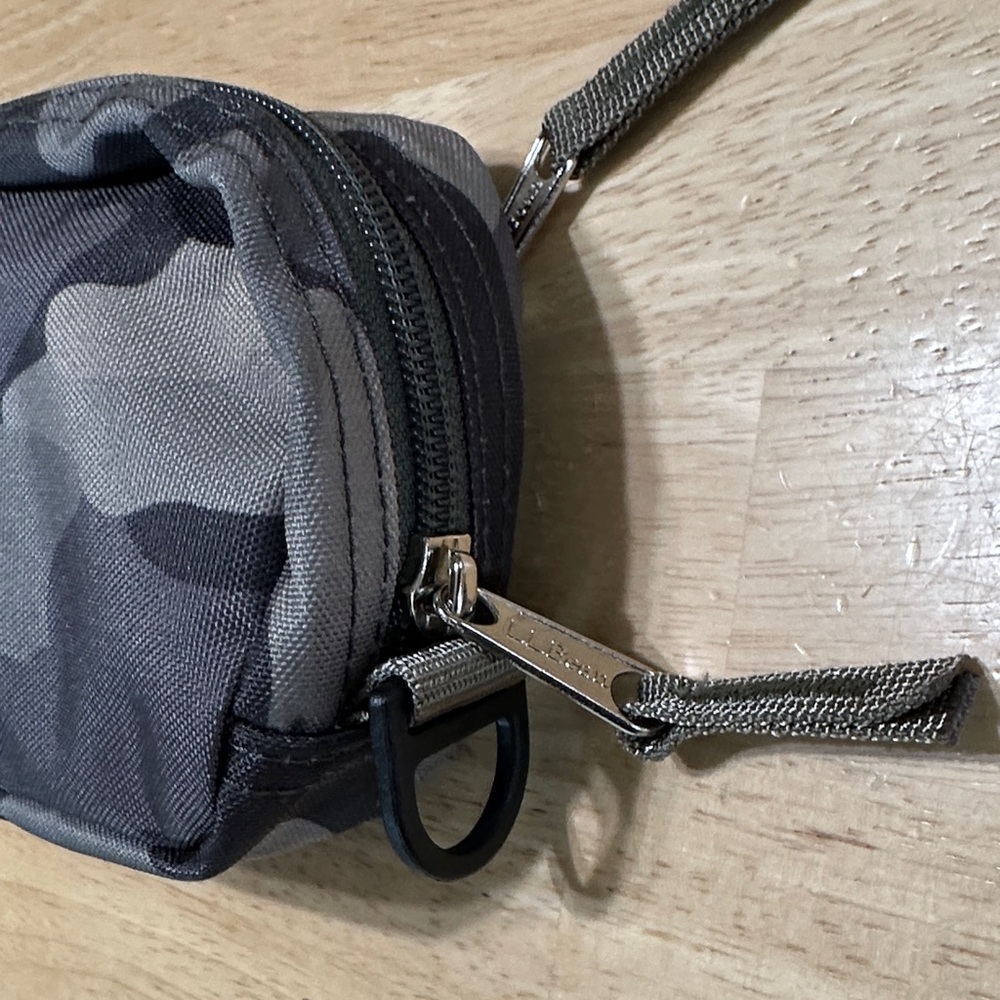 L.L. Bean green Camouflage Pouch Bag - Picture 3 of 11
